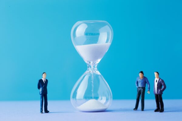 就活はいつまで続ける？いつ終わる？就活時期を長引かせないための対策も紹介
