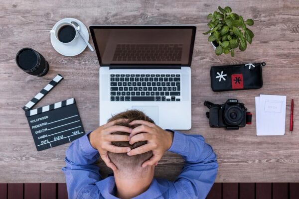 「新卒で働くのが不安…」入社前のよくある悩みと8つの解決策を解説