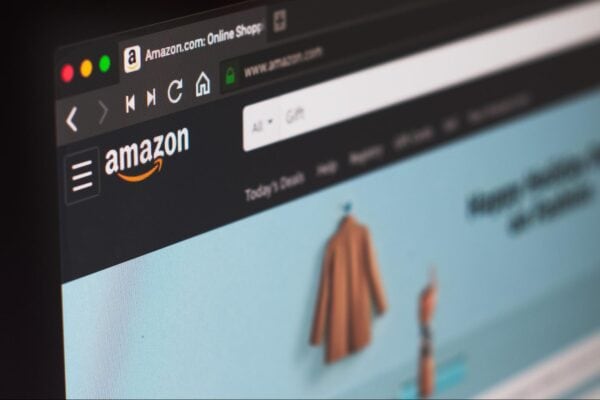 Amazonへの就職難易度は高い？採用大学・年収・選考フローを徹底解説
