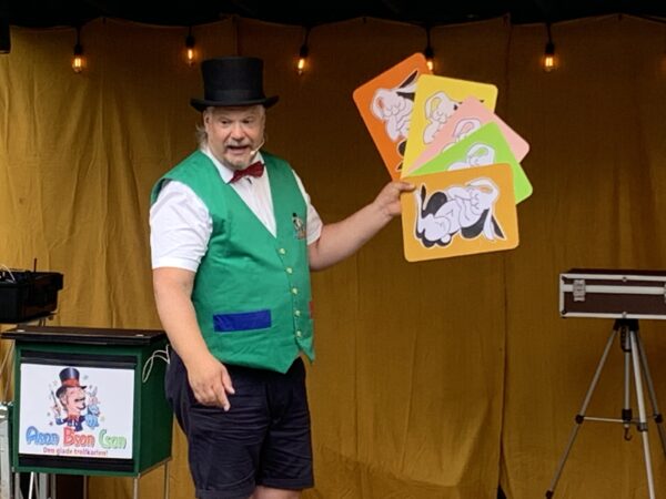 Trollkarl Göteborg, Stockholm, Malmö, hela landet. Ason Bson Cson - trollkarlen. En Svensk Mästare i Barntrolleri gör barnkalaset/familjedagen extra roligt.