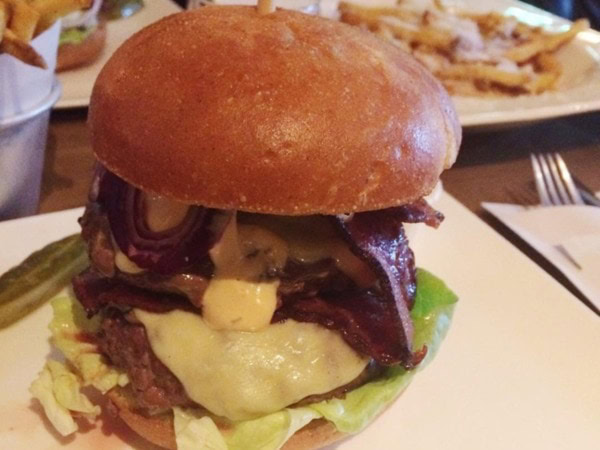 De beste hamburgers van Amsterdam eet je bij deze burgerbars