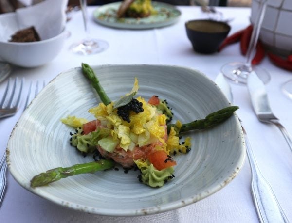 Zalmtartaart met asperges bij Restaurant Pakhoes Maastricht