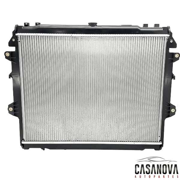 Radiador para TOYOTA Hilux Vigo 1TR marca TYC OEM 16400-0C140 visto desde frente