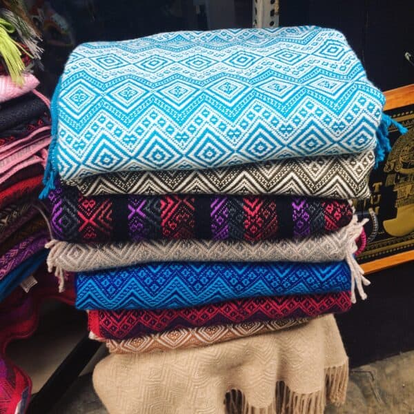 Tissus-alpaga-peru-Lima-marche artisanal
