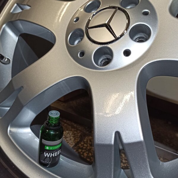 Kerámiabevonat a felnik számára: ellenáll a fékpor hatásainak, szuper hidrofób és öntisztító