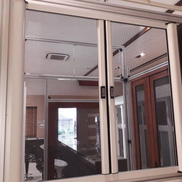 Roll Side Window Onna - Image 3