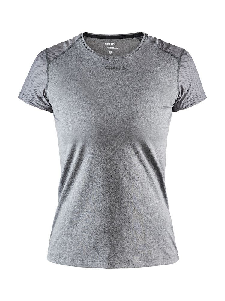 Geavanceerd nauwsluitend trainingsshirt voor dames van zacht gerecycled polyester met efficint vochttransport voor intensieve dagelijkse training. Dit shirt met een strakke pasvorm is voorzien van mesh details voor extra ventilatie en heeft het een Craft logo aan de voorkant en het logo met zes stippen aan de achterkant.