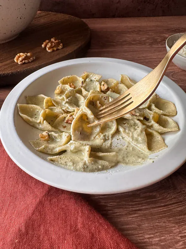 creamy walnut sauce (salsa di noci) used to toss pasta
