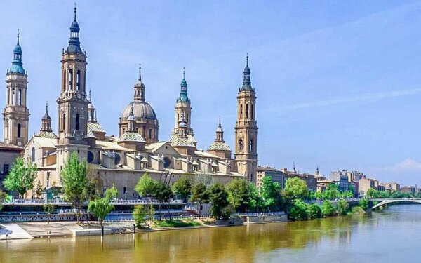 Basílica del Pilar y Río Ebro en Zaragoza
