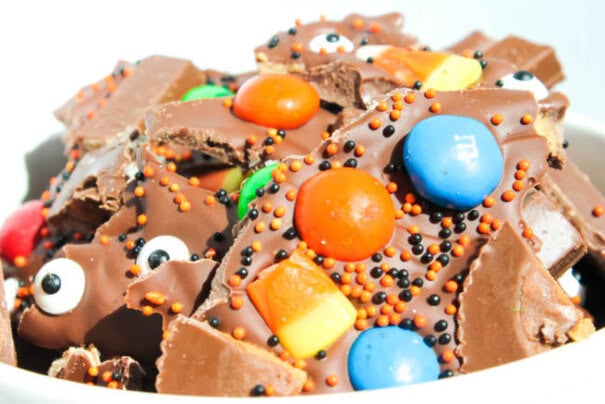 halloween-candy-bark