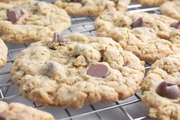 chocolate-chip-oatmeal-cookies