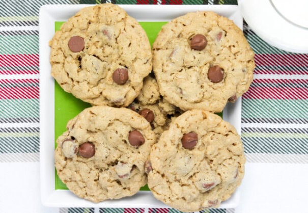 chocolate-chip-oatmeal-cookies