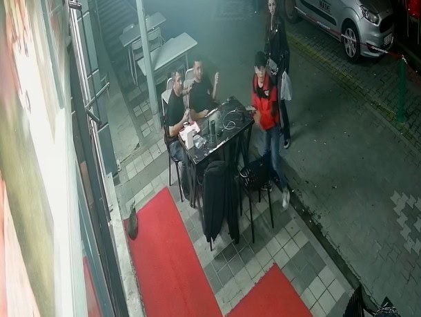 Vatandaşlar sokaklara döküldü