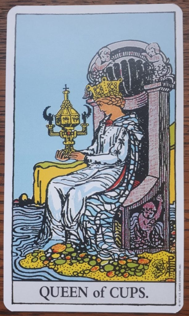 La carte de tarot Queen of Wands du célèbre jeu de tarot Rider Waite