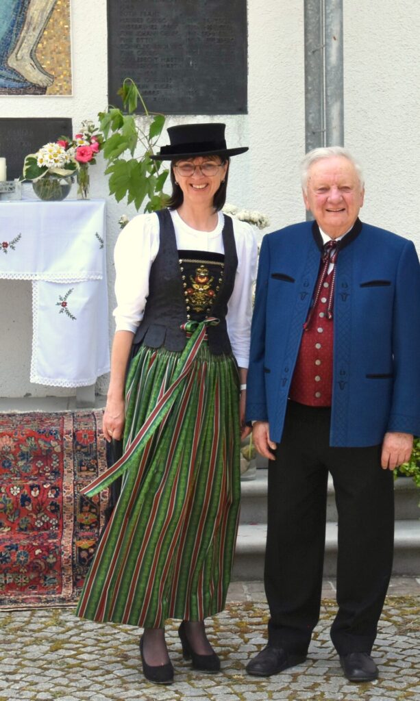 trachten vorarlberg, tracht vorarlberg, mode vorarlberg tracht, trachtenschneider, kleidermacher, tradition vorarlberg, schneiderwerkstätte, mode nach maß vorarlberg