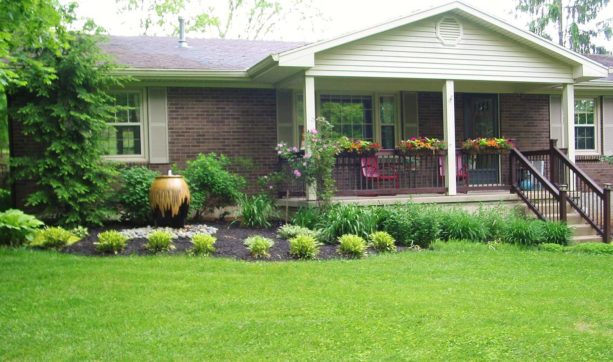 vintage ranch style home with a traditional front porch