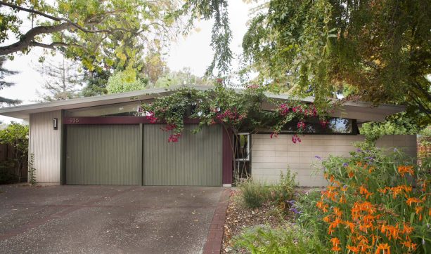 eichler sliding garage doors in a mid-century design