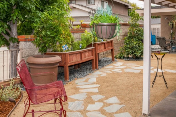 idea for low maintenance desert backyard landscaping