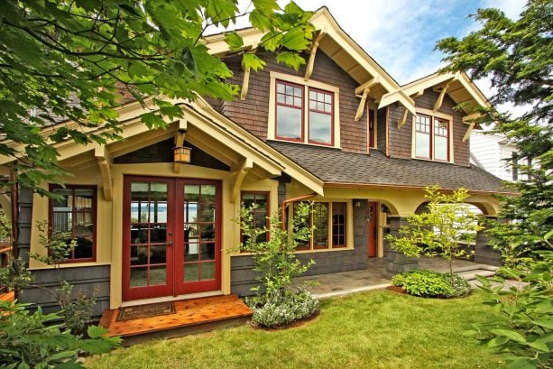 cream-colored craftsman-style exterior window trim in a simple style for traditional appeal