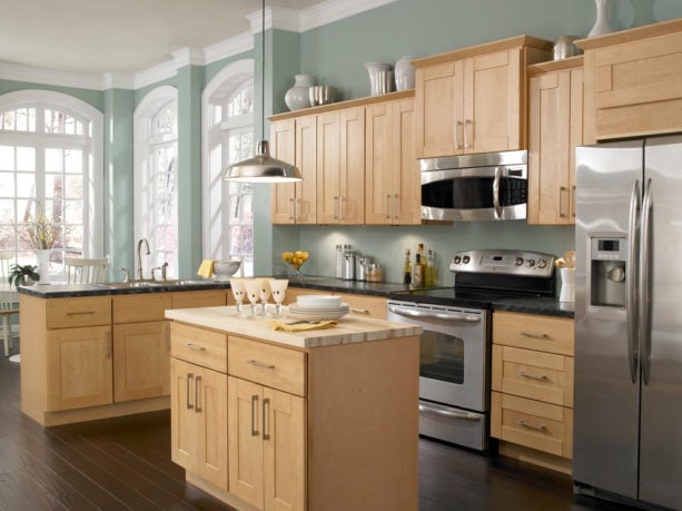 the combination between North American maple kitchen cabinets and Whyte Blue wall paint