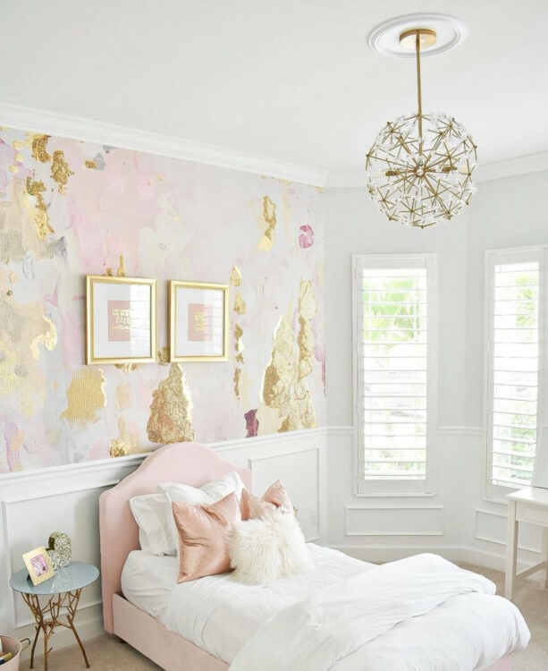 soft pink and gold accent wallpaper for a girl’s bedroom