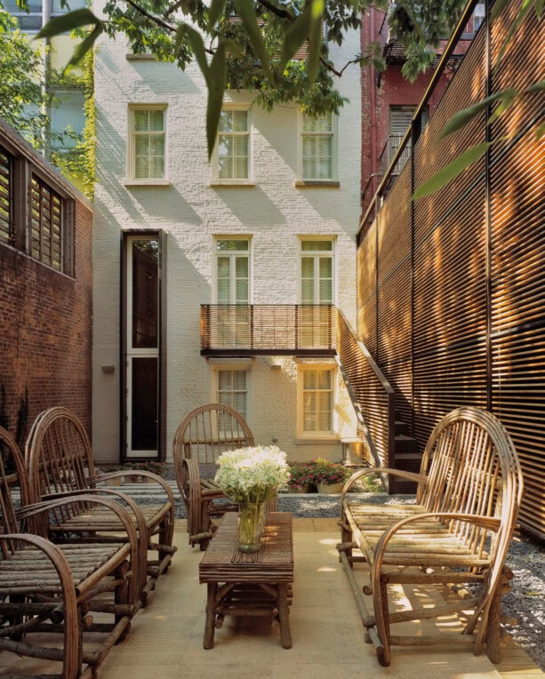 high-screen wall to protect the backyard townhouse patio with rattan furniture