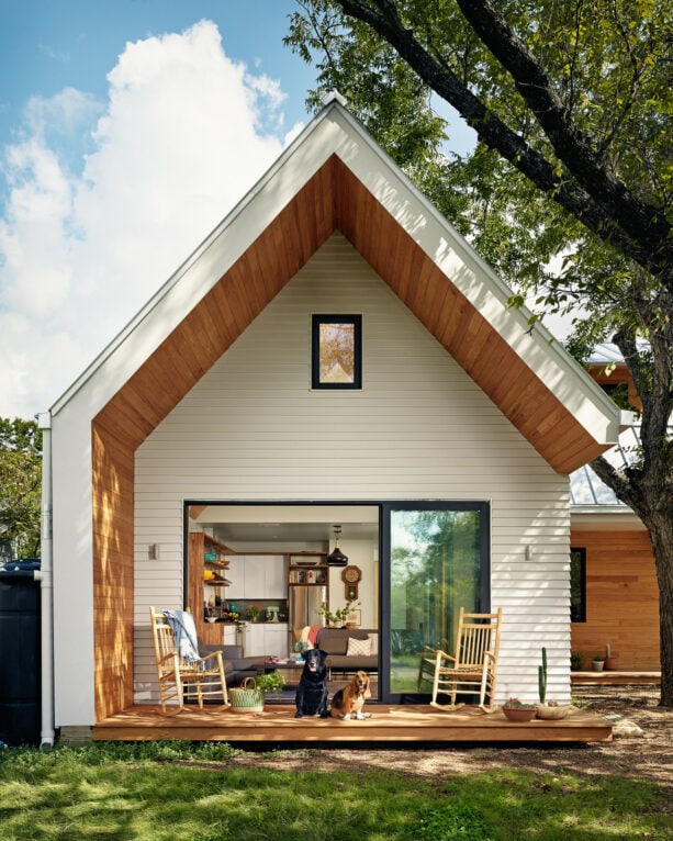 small scandinavian back porch with a decking idea