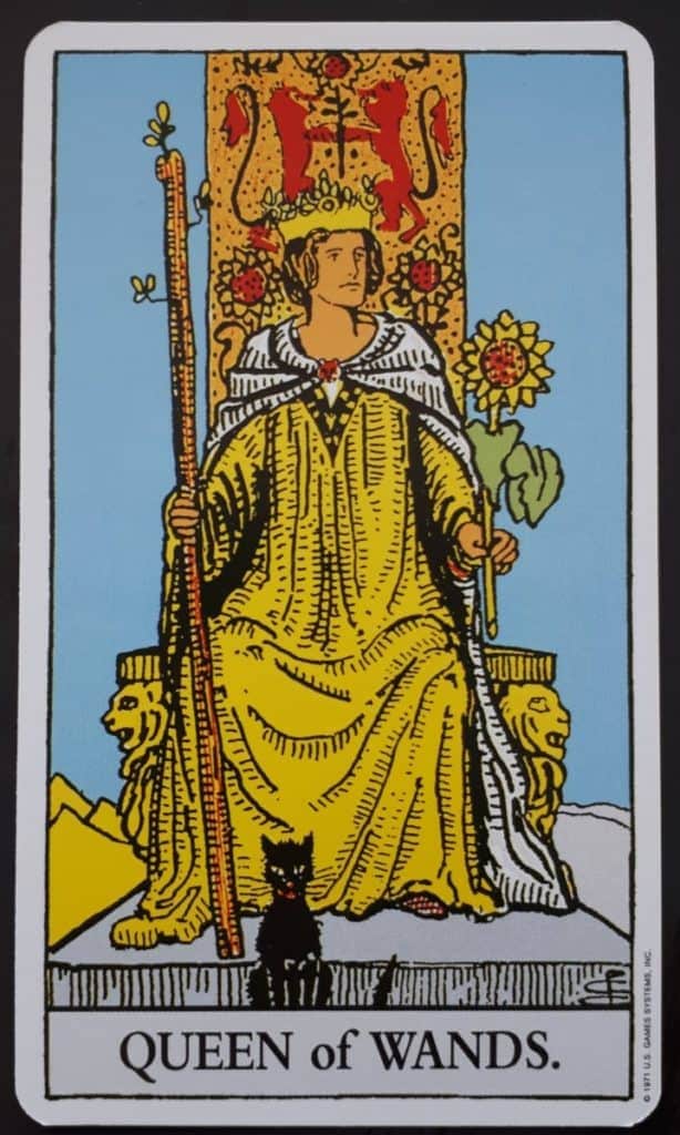 La carte de tarot Queen of Wands du célèbre jeu de tarot Rider Waite