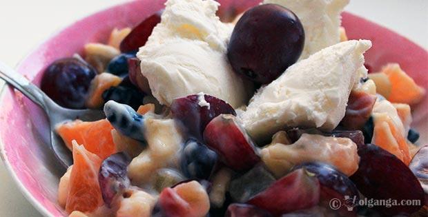 Delicious mix fruit salad with ice-cream