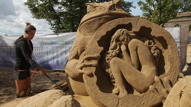 Awesome sand sculptures