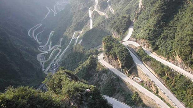 World's 18 craziest roads