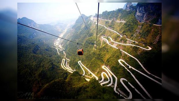 World's 18 craziest roads