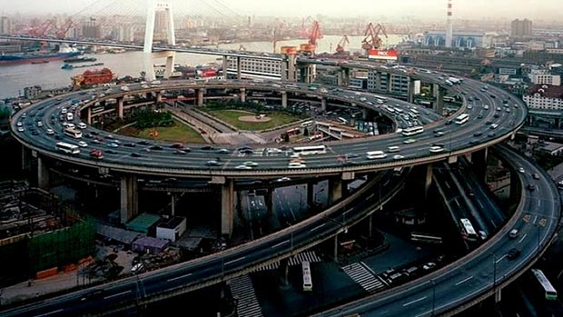 World's 18 craziest roads