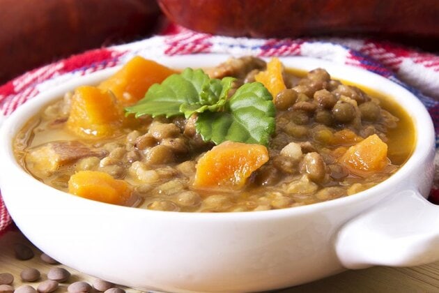 Estofado de lentejas vegano para perros