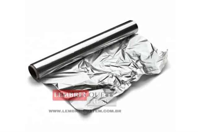 Folhas de Alumnio Wyda 4 metros L Q T Folhas de Alumínio Wyda  4 metros  + RESISTENTE ( papel alumínio )