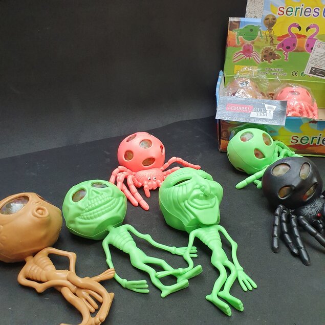 Anti Stress bicho que espreme   Aranha Bruxa  Alien  Caveira    P/  Adulto e Crianças Espremendo