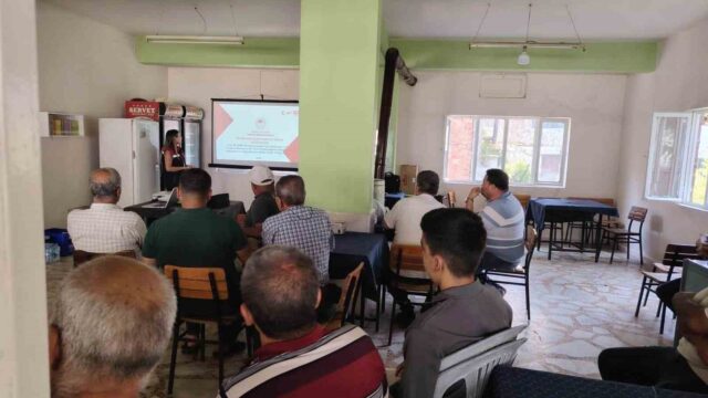 AYDIN'IN İNCİRLİOVA İLÇESİNDE, İNCİRDE KALİTEYİ ARTIRMAK VE GIDA GÜVENLİĞİNİ SAĞLAMAK AMACIYLA ÜRETİCİLERE YÖNELİK 2026/1 SAYILI AYDIN VALİLİĞİ İNCİR TEBLİĞİ KAPSAMINDA BİLGİLENDİRME TOPLANTISI GERÇEKLEŞTİRİLDİ.