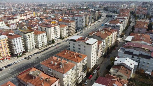 TÜRKİYE İSTATİSTİK KURUMU’NUN YAYIMLADIĞI KONUT SATIŞ İSTATİSTİKLERİNE GÖRE, UŞAK’TA GEÇEN YIL TEMMUZ AYINDA 601 KONUT SATILIRKEN, BU YILIN AYNI AYINDA SATIŞLAR 12 ADET AZALARAK 589 OLDU.