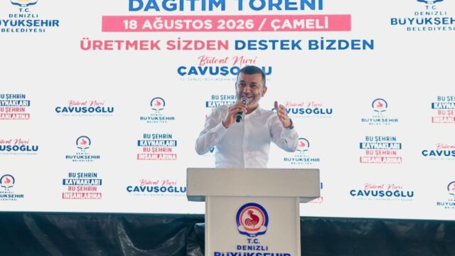 DENİZLİ BÜYÜKŞEHİR BELEDİYE BAŞKANI BÜLENT NURİ ÇAVUŞOĞLU, ÇAMELİ İLÇESİNDE GERÇEKLEŞTİRİLEN MAZOT KART DAĞITIM TÖRENİNDE ÜRETİCİLERLE BİR ARAYA GELDİ. ŞEHRİN HER NOKTASINDA VATANDAŞLARIN YAŞAM KALİTESİNİ ARTIRMAYI HEDEFLEYEN PROJELERİ HAYATA GEÇİRDİKLERİNİ BELİRTEN BAŞKAN ÇAVUŞOĞLU, BÖLGEDEKİ ULAŞIM SORUNLARINI ÇÖZECEK İKİ ÖNEMLİ YATIRIMIN MÜJDESİNİ VERDİ.