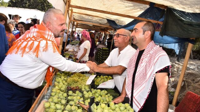 MENEMEN'DE BOZALAN İNCİRİ İÇİN DÜZENLENEN 6’NCI BOZALAN İNCİR FESTİVALİ, BU YIL DA HAZIRLANAN FESTİVAL PROGRAMIYLA, ZİYARETÇİLERİNE UNUTULMAZ BİR GÜN YAŞATACAK. (MENEMEN BELEDİYE BAŞKANI AYDIN PEHLİVAN - SOLDA)