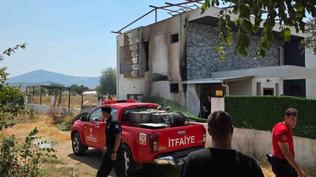 MUĞLA’NIN MİLAS İLÇESİNE BAĞLI BAHÇEBURUN MAHALLESİ’NDE MEYDANA GELEN YANGINDA, EV BİTİŞİĞİNDEKİ ODUNLAR TUTUŞTU.
