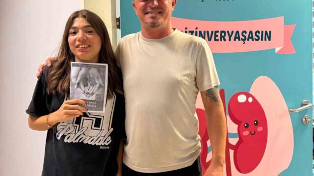 KRONİK BÖBREK YETMEZLİĞİ NEDENİYLE 13 YAŞINDAN BU YANA HAFTANIN ÜÇ GÜNÜ DİYALİZ TEDAVİSİ GÖREN VE ORGAN NAKLİ BEKLEME LİSTESİNDE BULUNAN 19 YAŞINDAKİ SELENAY, UYGUN BÖBREĞİN BULUNMASIYLA GERÇEKLEŞTİRİLEN BAŞARILI NAKİL AMELİYATININ ARDINDAN SAĞLIĞINA KAVUŞTU.