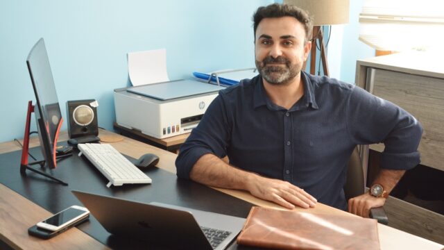 MANİSA’DA EĞİTİMCİ DR. SERVET YALÇINKAYA, ÇOCUK YETİŞTİRME KONUSUNDA ANNE VE BABALARA ÖNEMLİ UYARILARDA BULUNDU. YALÇINKAYA, "ÇOCUKLARIMIZIN ÖNÜNDEKİ BÜTÜN ENGELLERİ KALDIRMAK YERİNE, O ENGELLERİ AŞABİLECEK ÇOCUKLAR YETİŞTİRMELİYİZ" DİYEREK, ÇOCUKLARIN BAŞARISIZLIKLA KARŞILAŞMASINA VE SORUNLARINI YAŞLARINA UYGUN ŞEKİLDE ÇÖZMESİNE FIRSAT VERİLMESİ GEREKTİĞİNİ SÖYLEDİ.