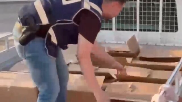 İZMİR’DE POLİS EKİPLERİ TARAFINDAN METRUK BİR ADRESE DÜZENLENEN OPERASYONDA, PİYASA DEĞERİ YAKLAŞIK 25 MİLYON TL OLAN 310 BİN ADET UYUŞTURUCU HAP ELE GEÇİRİLDİ.