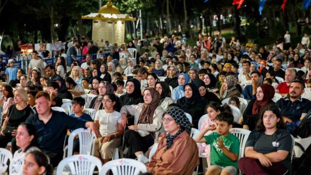 ESENLER BELEDİYESİ, YAZ AKŞAMLARINI KÜLTÜR VE SANAT ETKİNLİKLERİYLE RENKLENDİRMEYE DEVAM EDİYOR. KONSER PROGRAMLARININ ARDINDAN BAŞLAYAN YAZLIK SİNEMA ETKİNLİKLERİ, TÜRK SİNEMASININ UNUTULMAZ YAPIMLARINDAN "SELVİ BOYLUM AL YAZMALIM" FİLMİYLE SİNEMASEVERLERLE BULUŞTU.