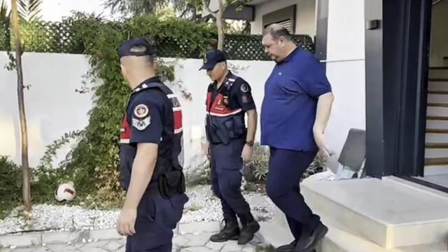 ESKİ BELEDİYE BAŞKANI İLKAY ÇİÇEK’İN YANINA SUÇ ÖRGÜTÜ TARAFINDAN YERLEŞTİRİLDİĞİ VE CİNSEL İÇERİKLİ YAZIŞMALARI OLDUĞU TESPİT EDİLEN BİR AVUKAT GÖZALTINA ALINDI. (ARŞİV)