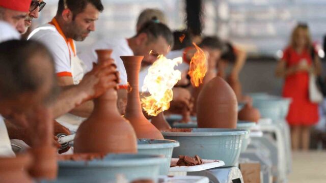 MENEMEN BELEDİYESİ TARAFINDAN BU YIL 5’İNCİ KEZ GERÇEKLEŞTİRİLECEK ULUSLARARASI MENEMEN ÇÖMLEK FESTİVALİ, DOLU PROGRAMININ YANINDA KONSERLERİYLE DE ÖNE ÇIKACAK.