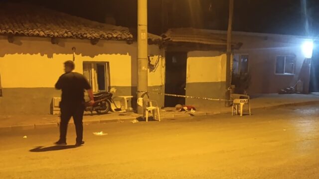 MANİSA’NIN SALİHLİ İLÇESİNDE EŞİ VE KIZINI BIÇAKLAYARAK YARALAYAN 51 YAŞINDAKİ D.K., ÇIKARILDIĞI MAHKEMECE TUTUKLANARAK CEZAEVİNE GÖNDERİLDİ.