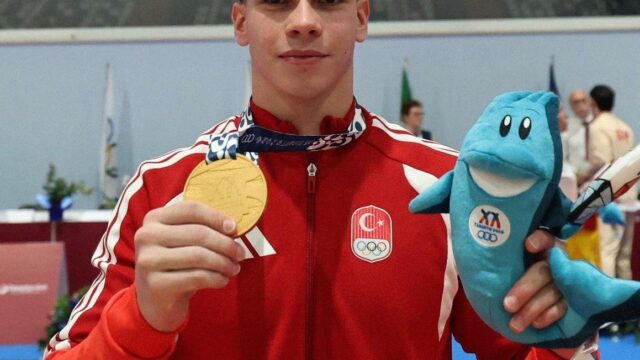 İZMİR BÜYÜKŞEHİR BELEDİYESİ SPOR KULÜBÜ’NÜN MİLLİ CİMNASTİKÇİSİ ALTAN DOĞAN, TARANTO 2026 AKDENİZ OYUNLARI’NDA PARALEL BAR ALETİNDE ALTIN MADALYA KAZANARAK ORGANİZASYONU İKİ ŞAMPİYONLUKLA TAMAMLADI.
