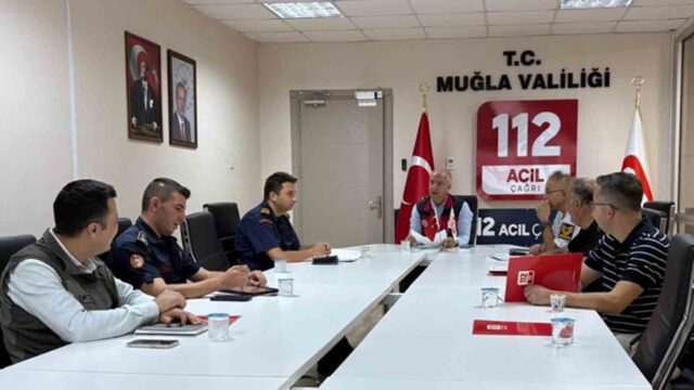 MUĞLA 112 ACİL ÇAĞRI MERKEZİNE 8 AYDA 900 BİN ÇAĞRI YAPILDIĞI, BU ÇAĞRILARDAN YÜZDE 55’İNİN GEREKSİZ ÇAĞRI OLDUĞUNU, EN FAZLA ÇAĞRININ İSE AMBULANS HİZMETLERİNE GELDİĞİ AÇIKLANDI.